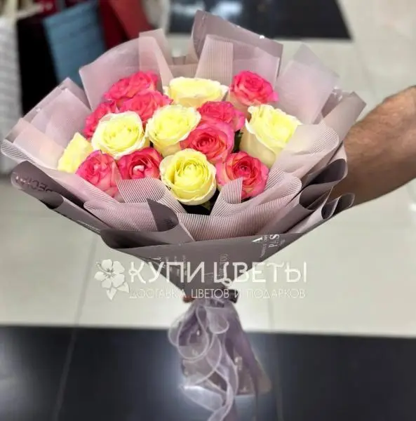 Букет из 15 бело-розовых роз "Нежное счастье"